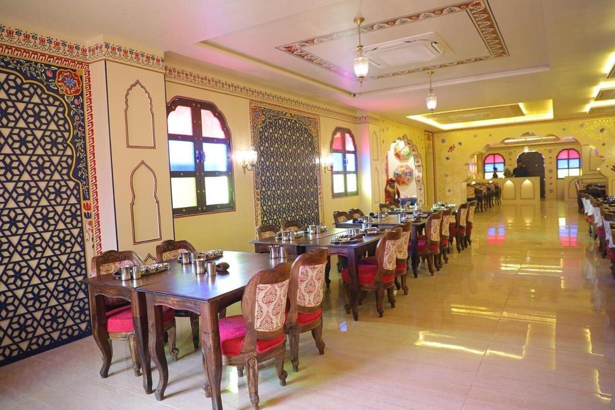 The Royal Ville Agra - Family & Corporate Hotel Екстериор снимка