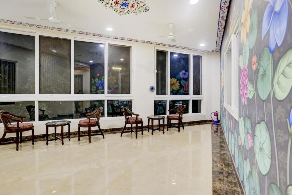 The Royal Ville Agra - Family & Corporate Hotel Екстериор снимка