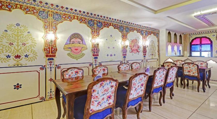 The Royal Ville Agra - Family & Corporate Hotel Екстериор снимка