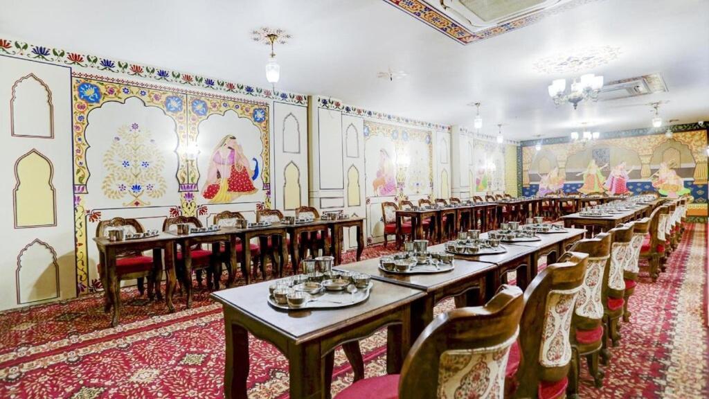 The Royal Ville Agra - Family & Corporate Hotel Екстериор снимка